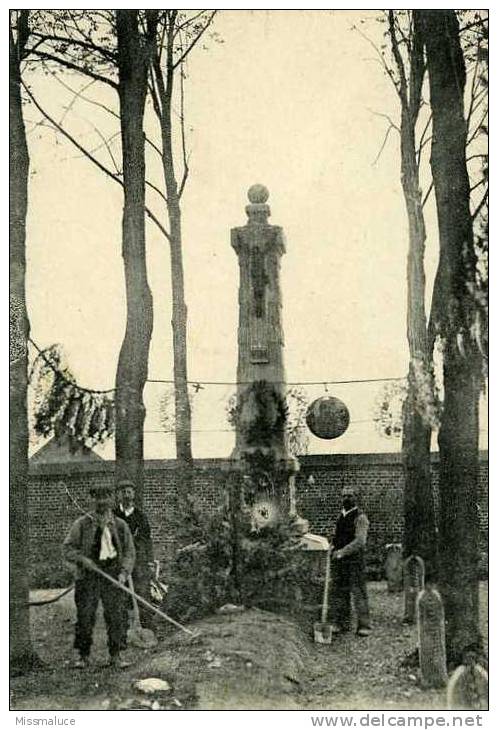 80 SOMME VILLERS BRETONNEUX MONUMENT DES SOLDATS MORTS EN 1870 - Villers Bretonneux