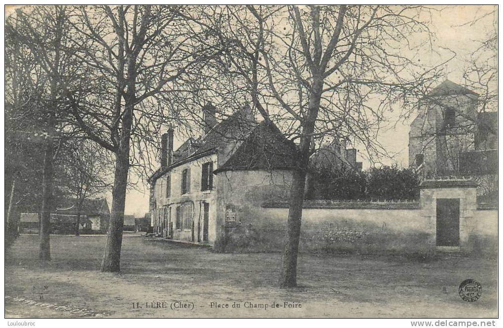 18 LERE PLACE DU CHAMP DE FOIRE - Lere