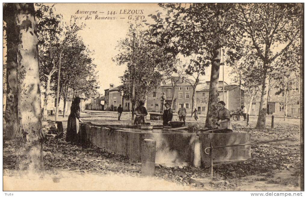 LEZOUX PLACE DES RAMEAUX TRES ANIMEE - Lezoux