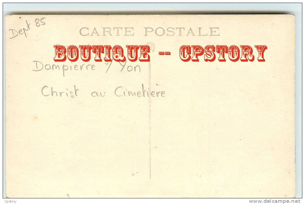 85 - DOMPIERRE Sur YON - Rare Carte Photo Du Calvaire Avec Christ Au Cimetière - Dos Scané - Dompierre Sur Yon