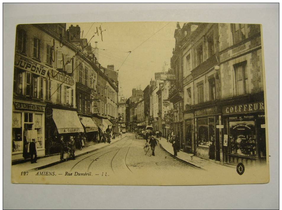 CPA AMIENS La Rue Duméril Coiffeur Marchand De Jupons   Trés Animée - Amiens