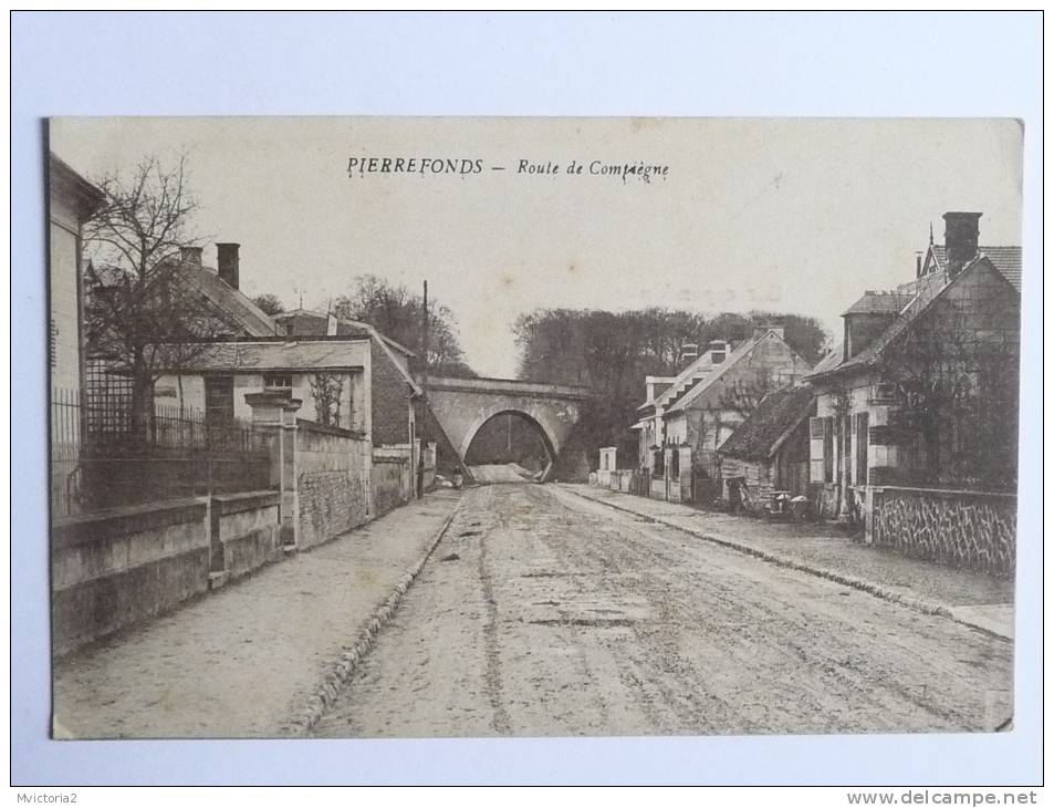 PIERREFONDS - Route De Compiègne. - Pierrefonds