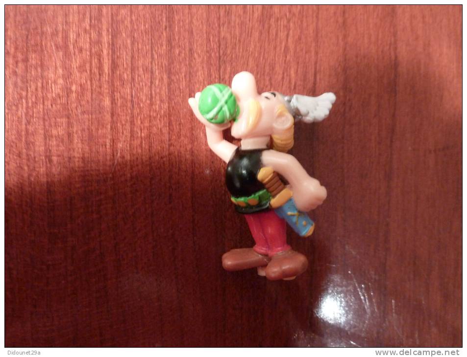 KINDER "ASTERIX ET LES ROMAIN" (ASTERIX Buvant Sa Potion) Sans BPZ - Andere & Zonder Classificatie