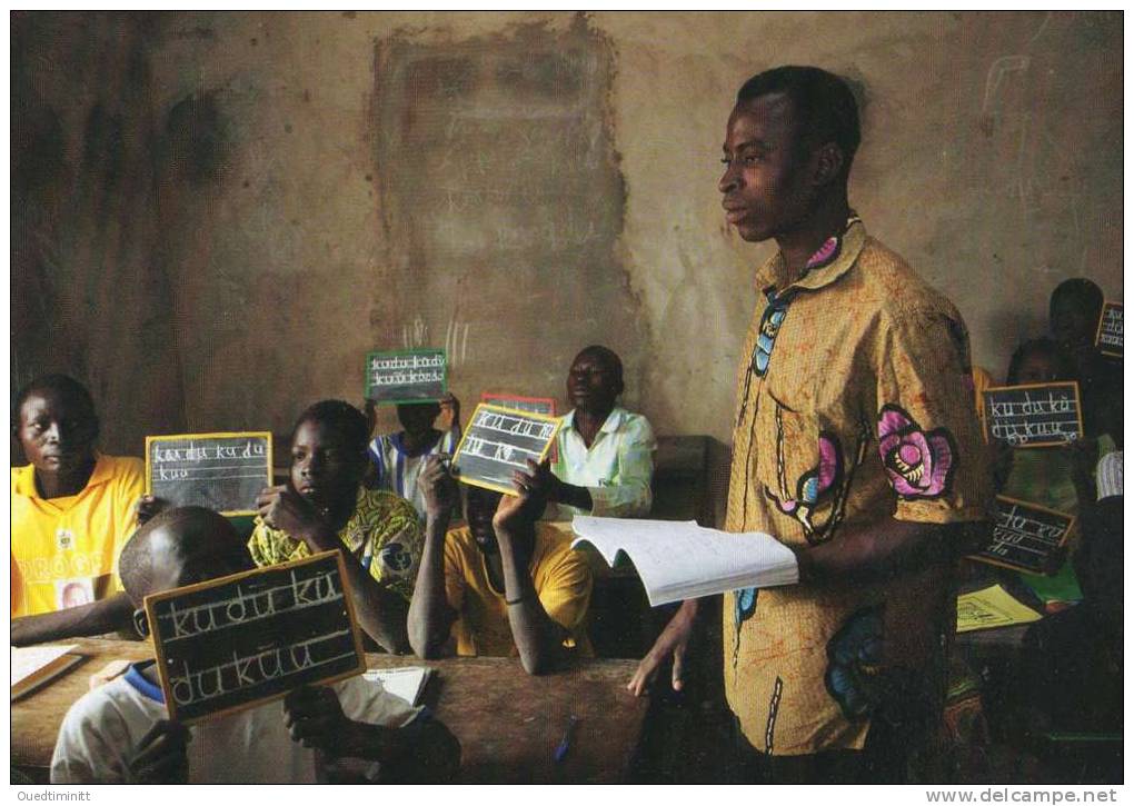 Burkina Faso.CPM De L'AFD.Salle De Classe Pour Adultes à Beodogo. - Burkina Faso