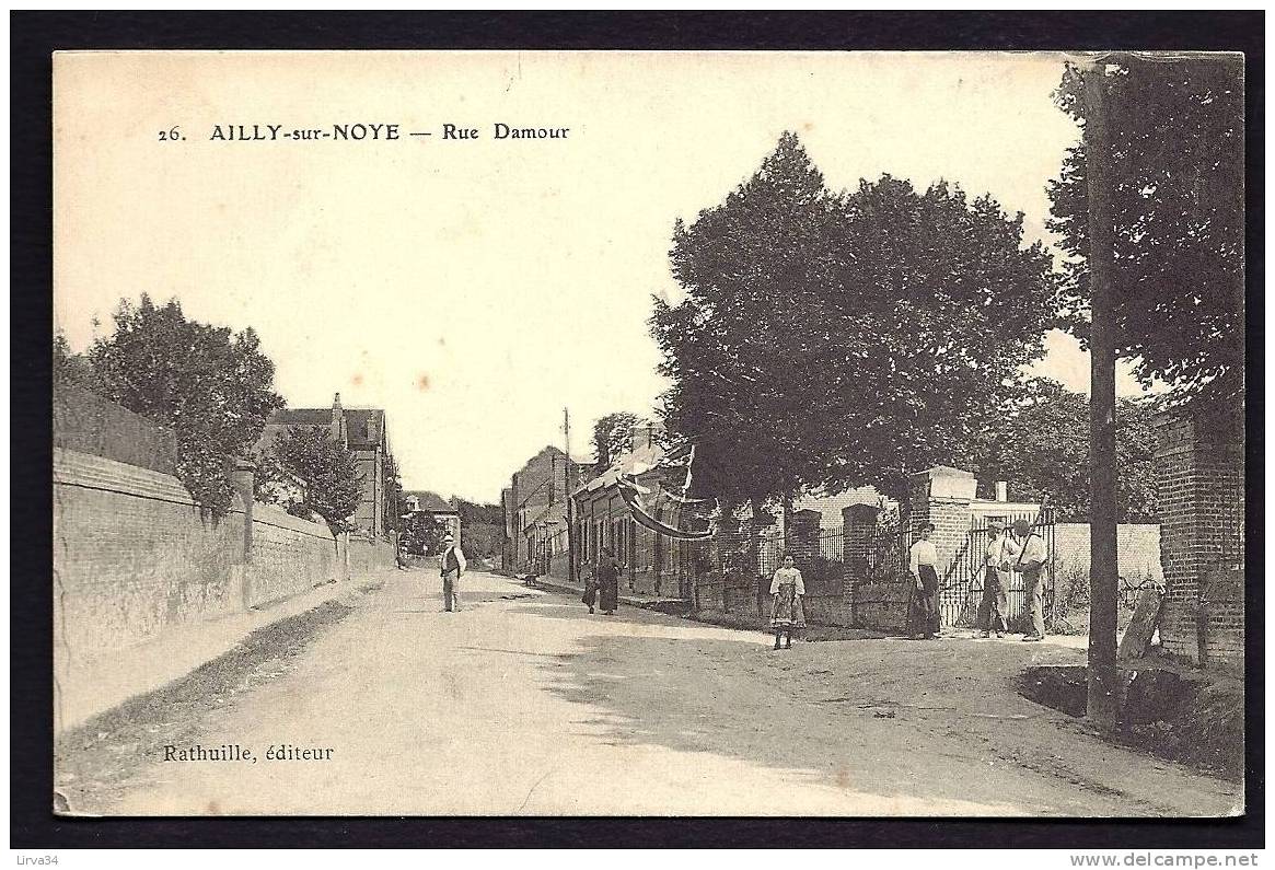 CPA  ANCIENNE- FRANCE- AILLY-SUR-NOYE (80)- RUE DAMOUR EN GROS PLAN AVEC  BELLE ANIMATION- - Ailly Sur Noye