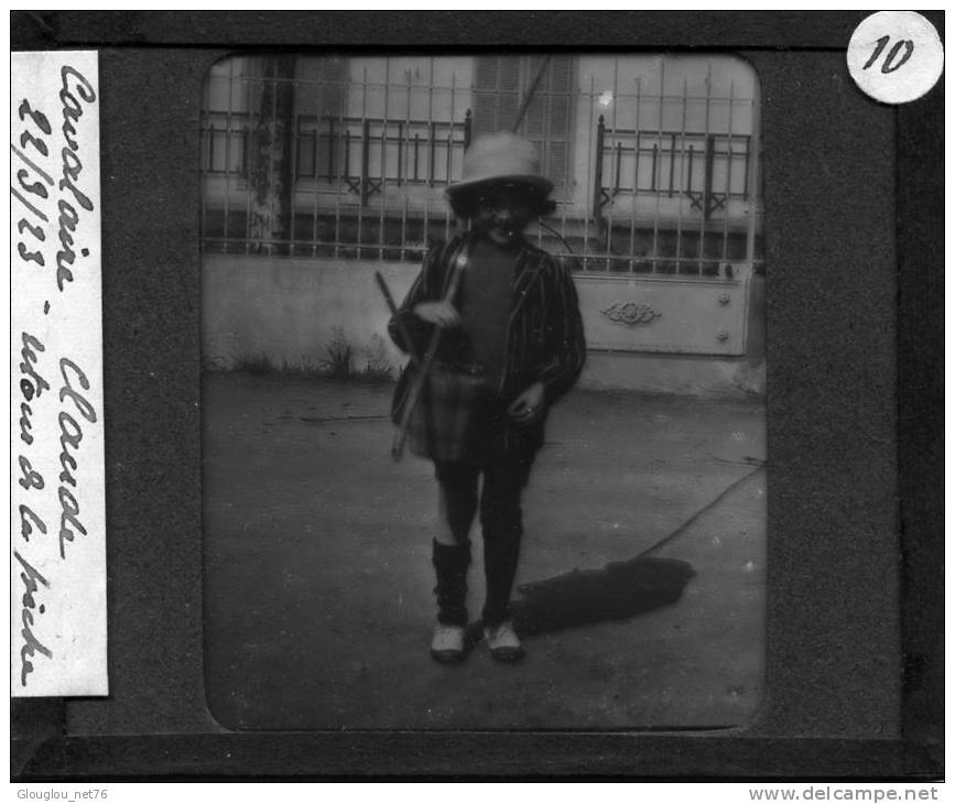 83-CAVALAIRE...CLAUDE (ENFANT) RETOUR DE PECHE 1923  ANIMEE...PLAQUE DE VERRE  POSITIVE.UNIQUE 10/8,5 CM..... . - Plaques De Verre