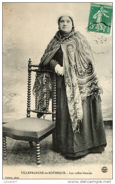 VILLEFRANCHE DE ROUERGUE (12) Type De Femme En Costume - Villefranche De Rouergue
