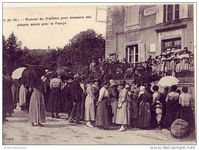 France.CPA. Voisey.52.. Remise Du Diplôme En Mémoire Des Enfants Morts Pour La France - Autres & Non Classés