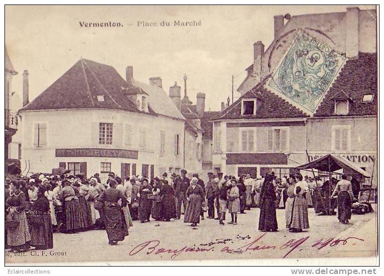 France...CPA. ..Vermenton..89..Place Du Marché - Vermenton