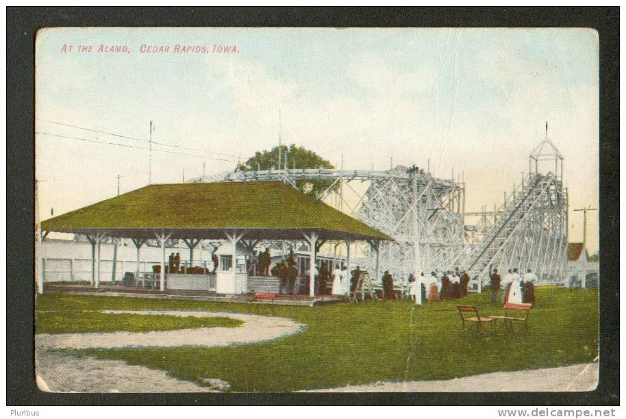 CEDAR RAPIDS, AT THE ALAMO, OLD POSTCARD - Cedar Rapids