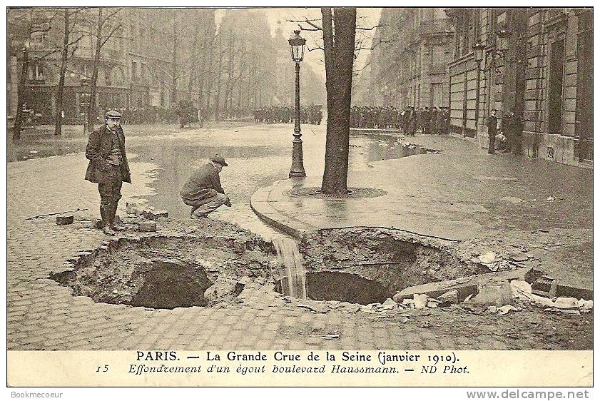 75  PARIS  E LA GRANDE CRUE DE LA SEINE JANVIER 1910 EFFONDREMENT D´UN EGOUT Bd HAUSSMANN  15 - Inondations De 1910