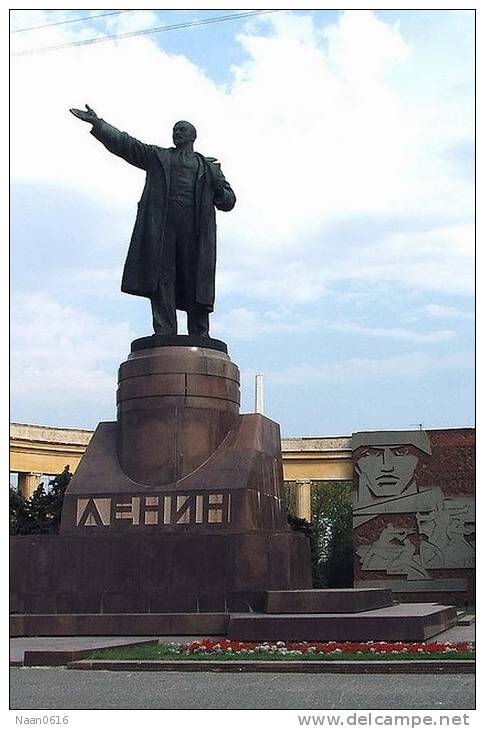 [Y55- 06   ]   Vladimir Ilyich Lenin Monument  ,  China Postal Stationery -Articles Postaux -- Postsache F - Lénine