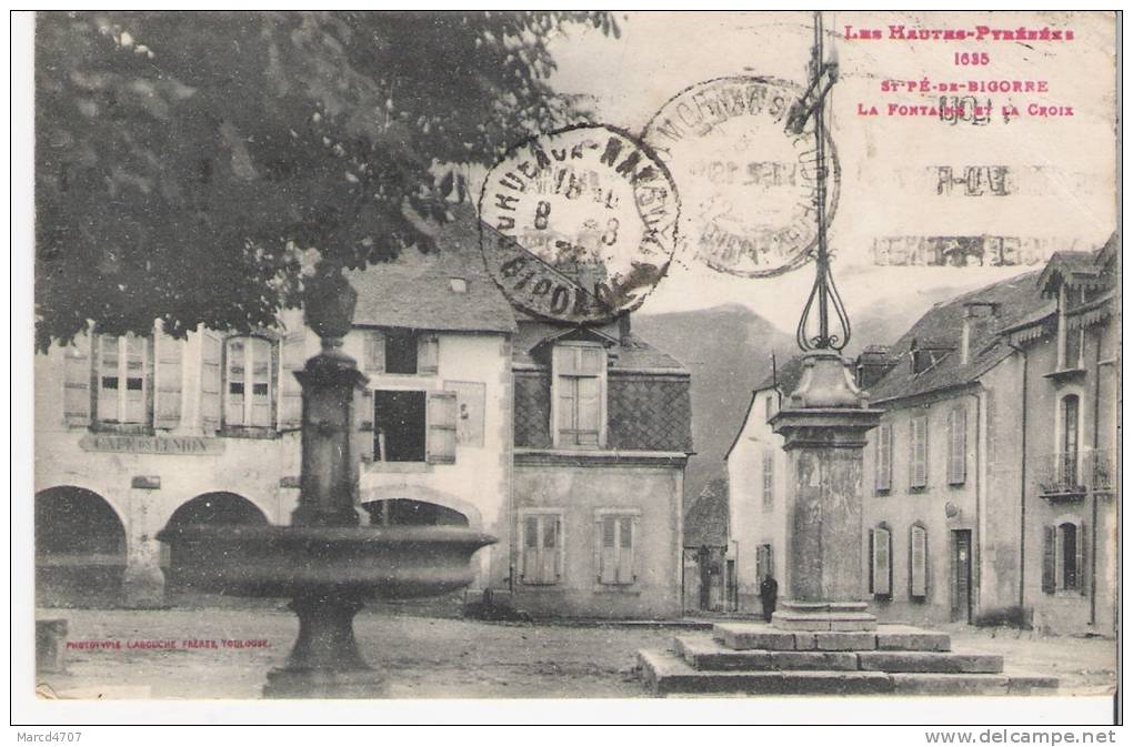 SAINT PE De BIGORRE 65 La Fontaine Et La Croix 1930 Avec Timbre Recto Véritable CPA - Saint Pe De Bigorre