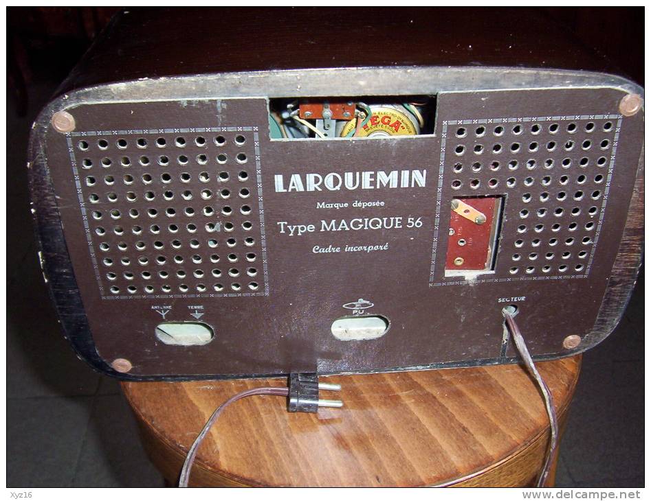 Poste Radio A Lampes LARQUEMIN Type MAGIQUE 56 - Apparatus