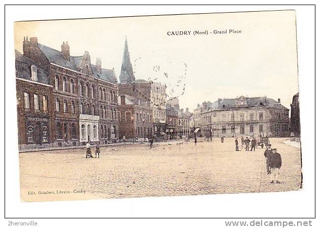 CPA Couleur - CAUDRY - Grand Place - Pharmacie - Laiterie Caudrésienne - Caudry