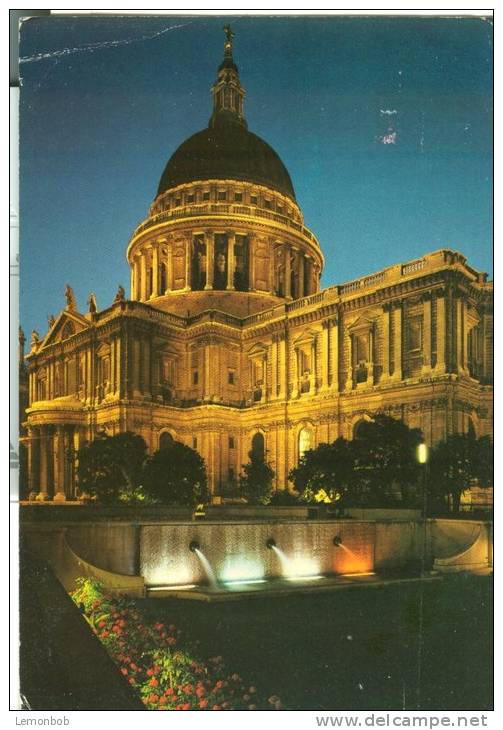 United Kingdom, London, St. Paul's Cathedral Floodlit, 1975 Used Postcard [P6809] - St. Paul's Cathedral