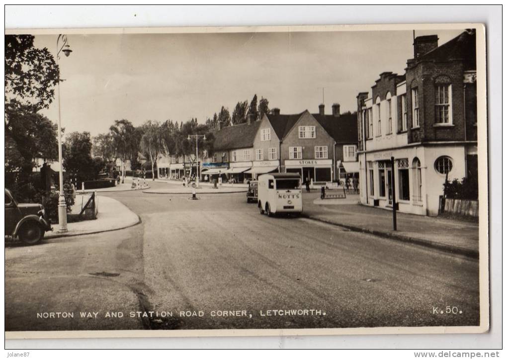 CPA     NORTON WAY AND STATION ROAD CORNER    1958        LETCHWORTH   CAMION PUB NOTT S MAGASIN STOKES REELEK HOUSE - Hertfordshire