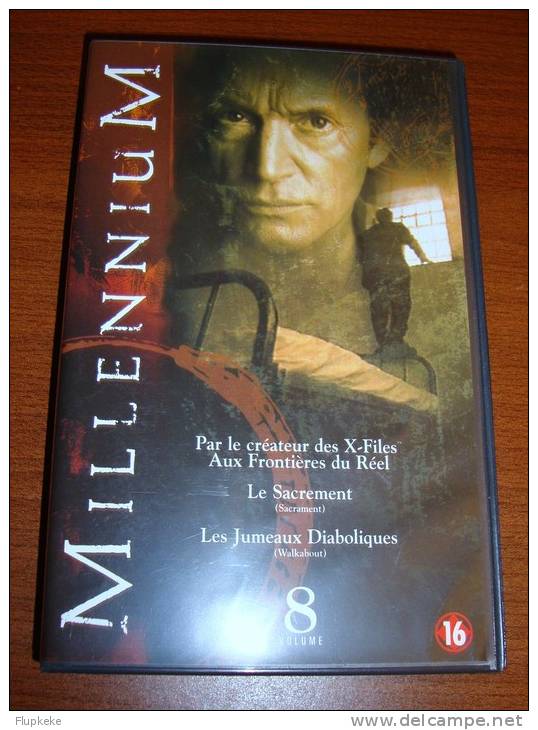 Vhs Pal Millenium 8 Le Sacrement + Les Jumeaux Diaboliques Version Française - TV-Reeksen En Programma's