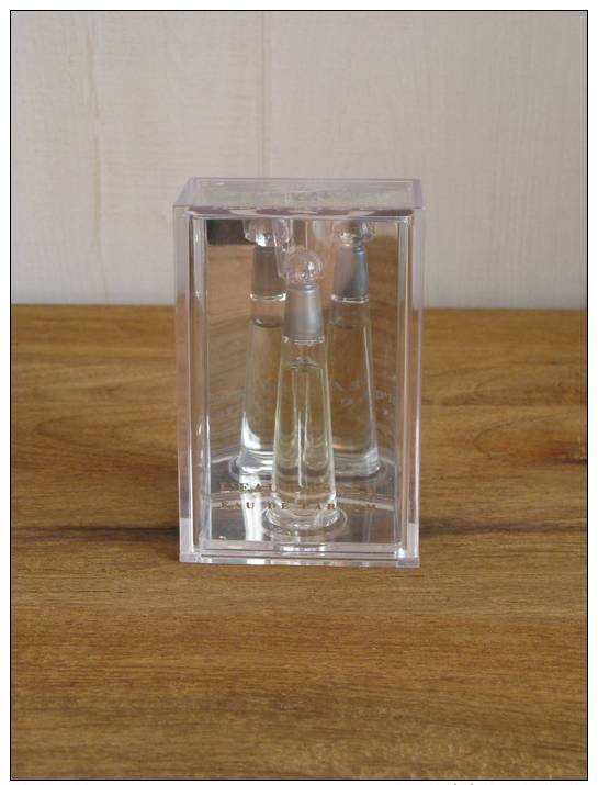 COFFRET MINIATURE DE PARFUM L´ EAU D´ ISSEY D´ ISSEY MIYAKE EAU DE PARFUM 3ML. - Miniatures Femmes (avec Boite)