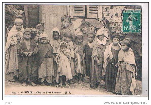 ALGERIE - Chez Les Beni-Ramassés - Niños