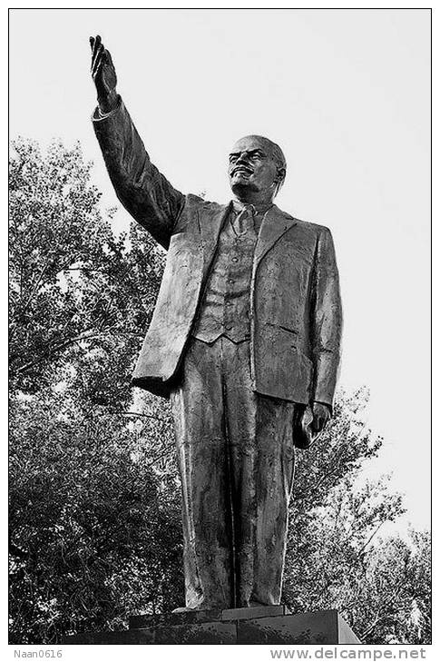 [Y55- 01   ]   Vladimir Ilyich Lenin Monument  ,  China Postal Stationery -Articles Postaux -- Postsache F - Lénine