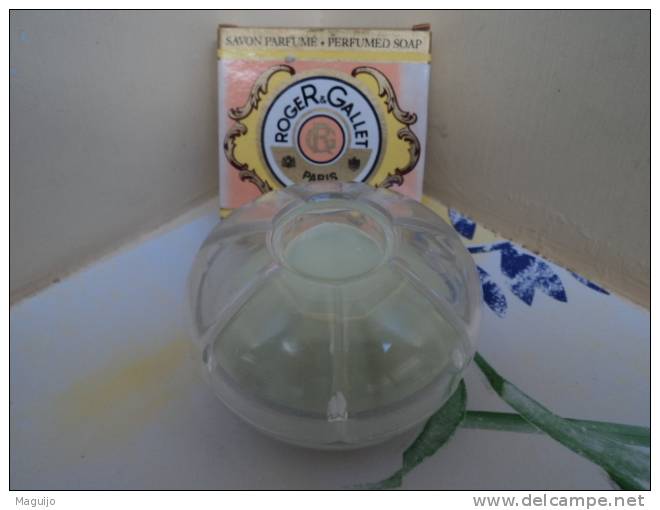 ROGER & GALLET  1 MINI SAVON +1 MINI SAVON MAROCAIN  + 2 MINIS SAVONS EN KDO LIRE !!! - Miniaturas Mujer (en Caja)