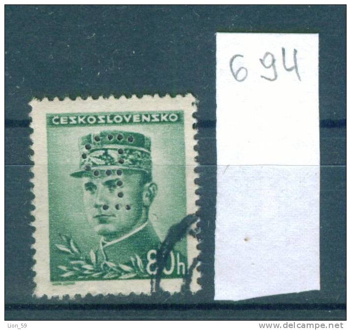 25K694 // - P -  Perfin Perfores Perforiert Perforati Perforadas Czechoslovakia Tchecoslovaquie Tschechoslowakei - Perfins