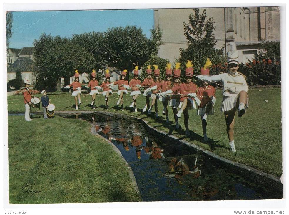 Saint-Yrieix-la-Perche, Les Majorettes De La Société Musicale Le Réveil Arédien, 1970, Théojac - Saint Yrieix La Perche