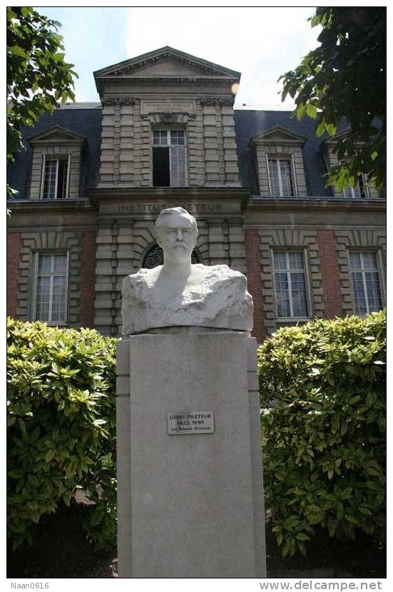 [Y31-01  ]   Chemist And Microbiologist  Louis Pasteur Sculpture  , Postal Stationery -- Articles Postaux -- Postsache F - Louis Pasteur