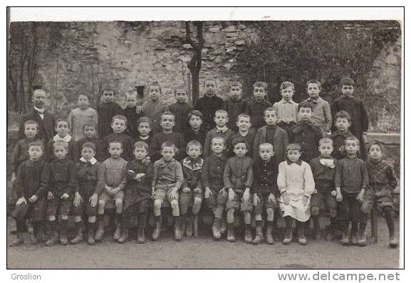 LYON CROIX ROUSSE ? CARTE PHOTO ECOLE DE GARCONS (PHOTOGRAPHE J GOUT 1 GRAND RUE DE LA CROIX ROUSSE LYON) - Lyon 4