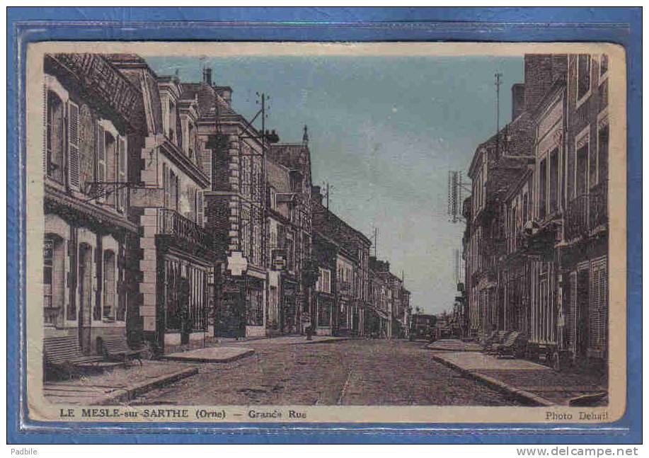 Carte Postale 61. Le Mesle-sur-Sarthe  Grande Rue  Trés Beau Plan - Le Mêle-sur-Sarthe