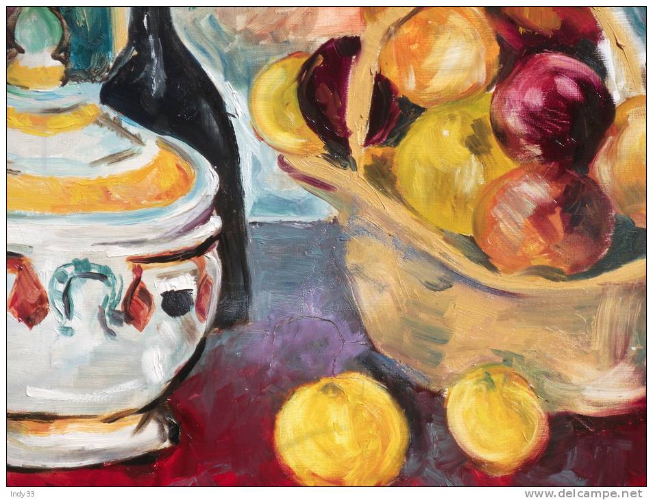 - NATURE MORTE AVEC SOUPIERE ET BOUTEILLE . HUILE SUT TOILE .   SIGNEE EN BAS A DROITE - Oils