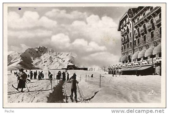 N°14940 -cpa Superbagnères -devant L'hôtel- - Sports D'hiver