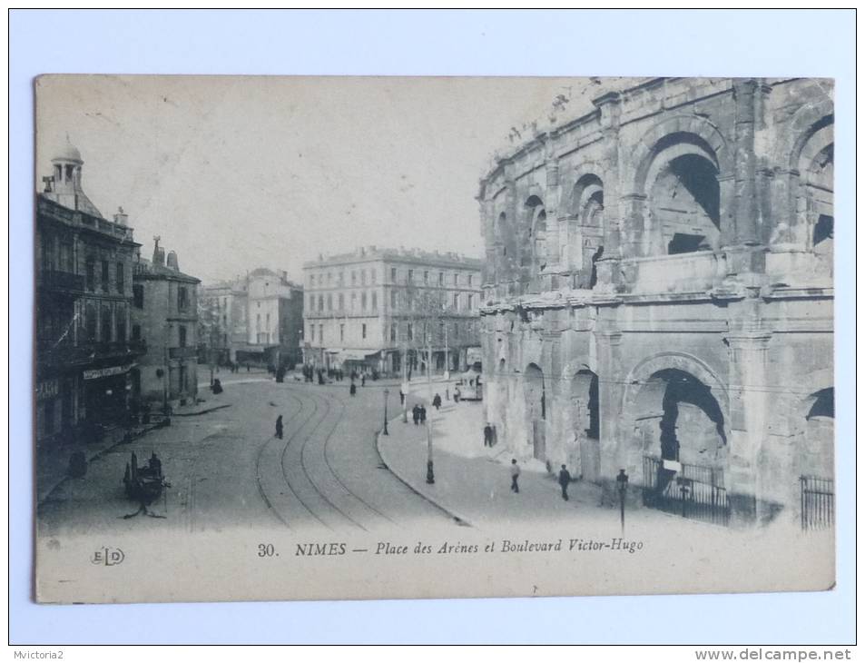 NIMES - Place Des Arènes Et Boulevard Victor HUGO - Nîmes