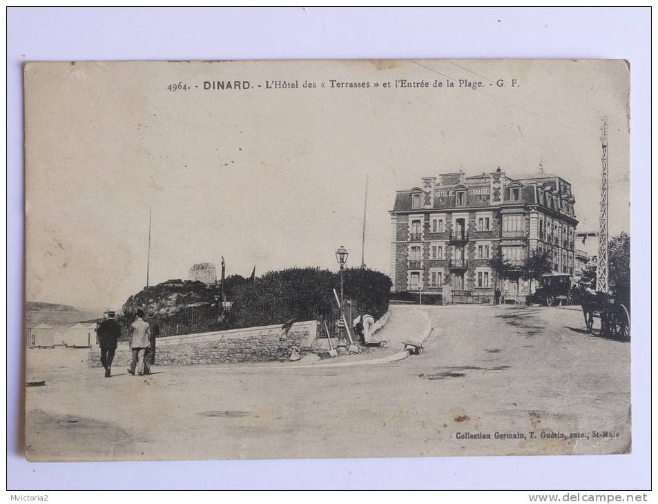 DINARD - L'Hotel Des " Terrasses" Et L'entrée De La Plage. - Dinard