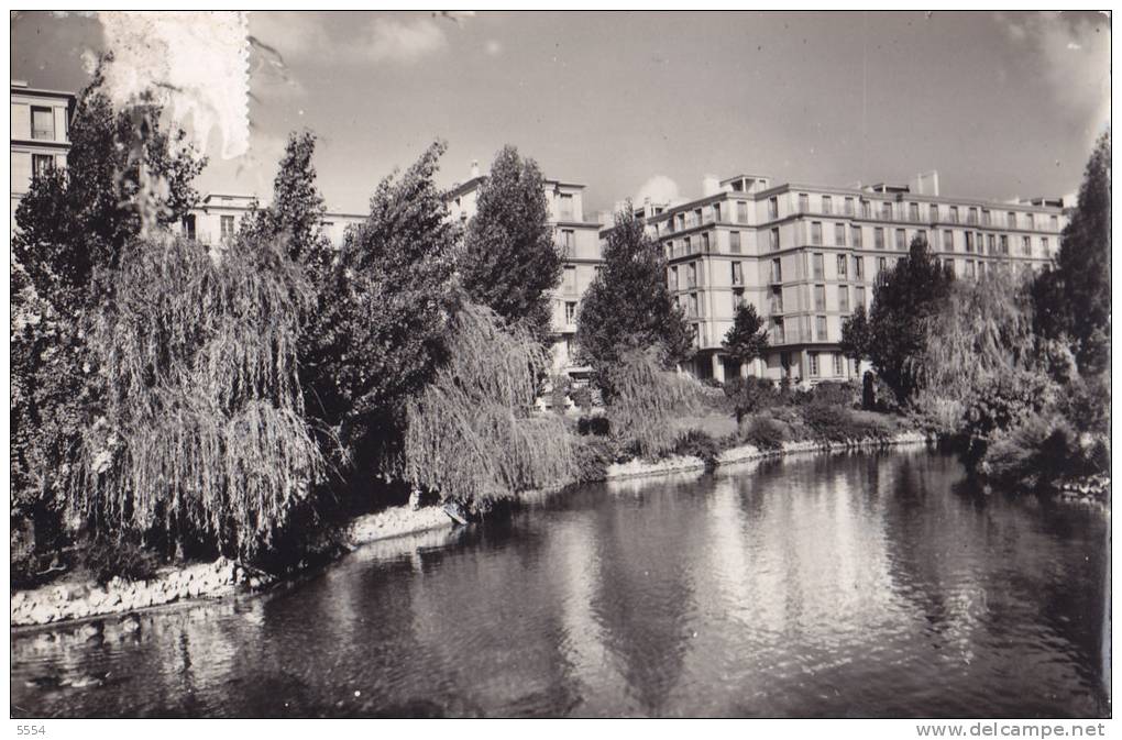 Cpsm  76 Seine Maritime Le Havre Les Nouveaux Immeubles Et Le Square - Square Saint-Roch