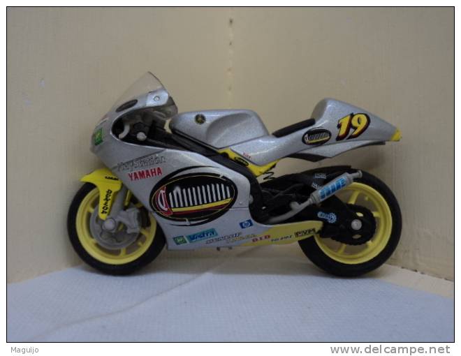 YAMAHA N° 19 SANS BOITE //PLAYSTATION YAMAHA LIRE !! - Motorcycles