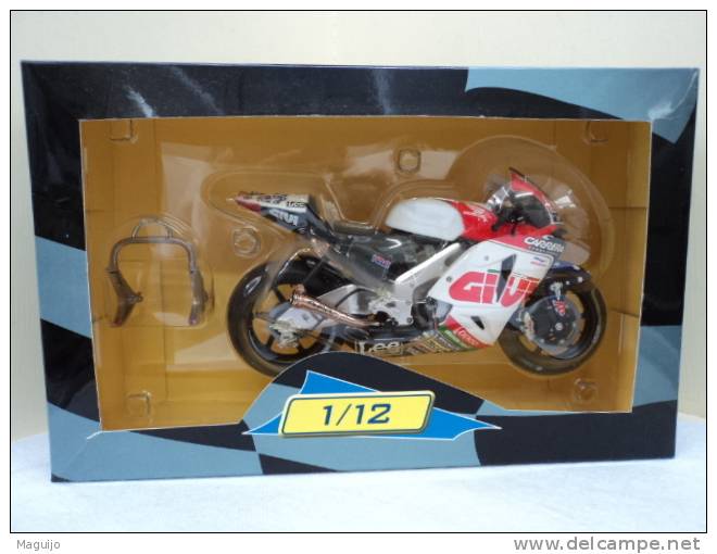 HONDA CASEY STONER 2006 1/12 DS BOITE  !!IMPECCABLE  LIRE !! - Motos