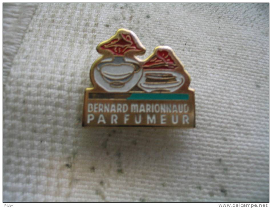 Pin´s BERNARD MARIONNAUD, Parfumeur: Flacon De Parfum - Parfum