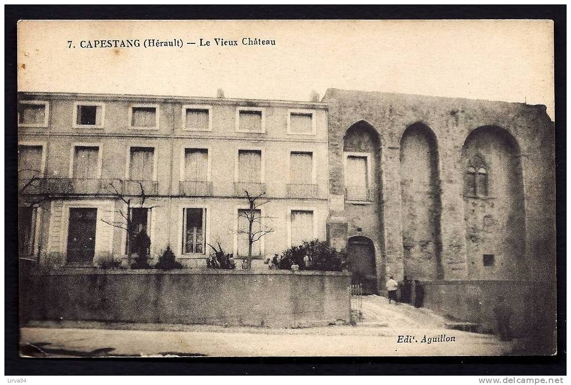 CPA  ANCIENNE- FRANCE- CAPESTANG (34)- LE VIEUX CHATEAU EN TRES GROS PLAN- ANIMATION A U PORTAIL - Capestang