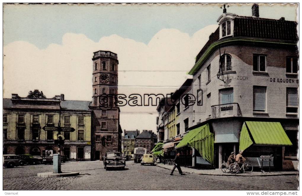 Belgique : Menen - Menin. Grand'Place - Hôtel De Ville Et Beffroi. - Voitures Anciennes, Vélos (voir Scan Recto-verso). - Menen