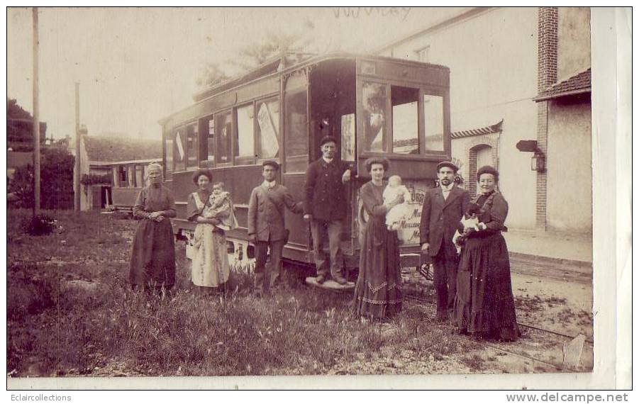 Vouvray       37    Carte Photo D'amateur.   ..Terminus Du Tramway  Matrice Thomson Des TWS De Tours - Vouvray