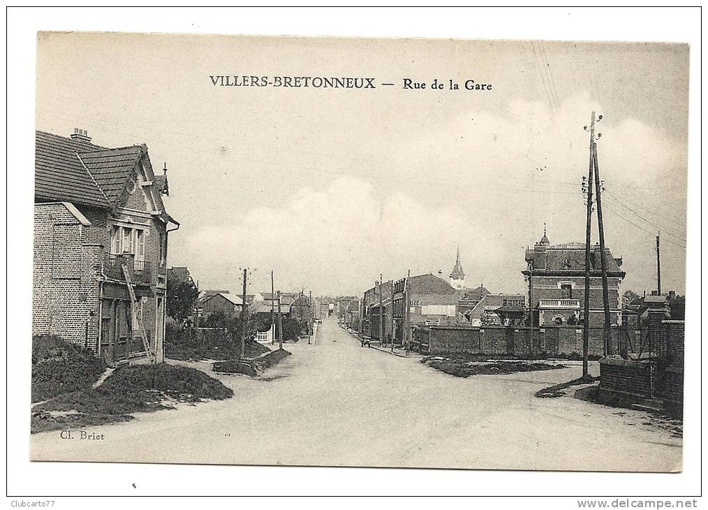 Villers-bretonneux (80) : Rue De La Gare En 1930 (animée). - Villers Bretonneux