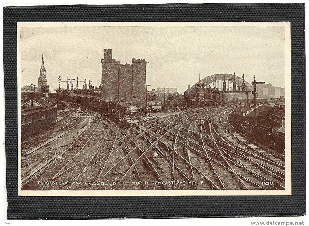 NEWCASTLE  UPON  TYNE     LARGEST       RAILWAY  CROSSING  IN  THE  WORLD - Newcastle-upon-Tyne