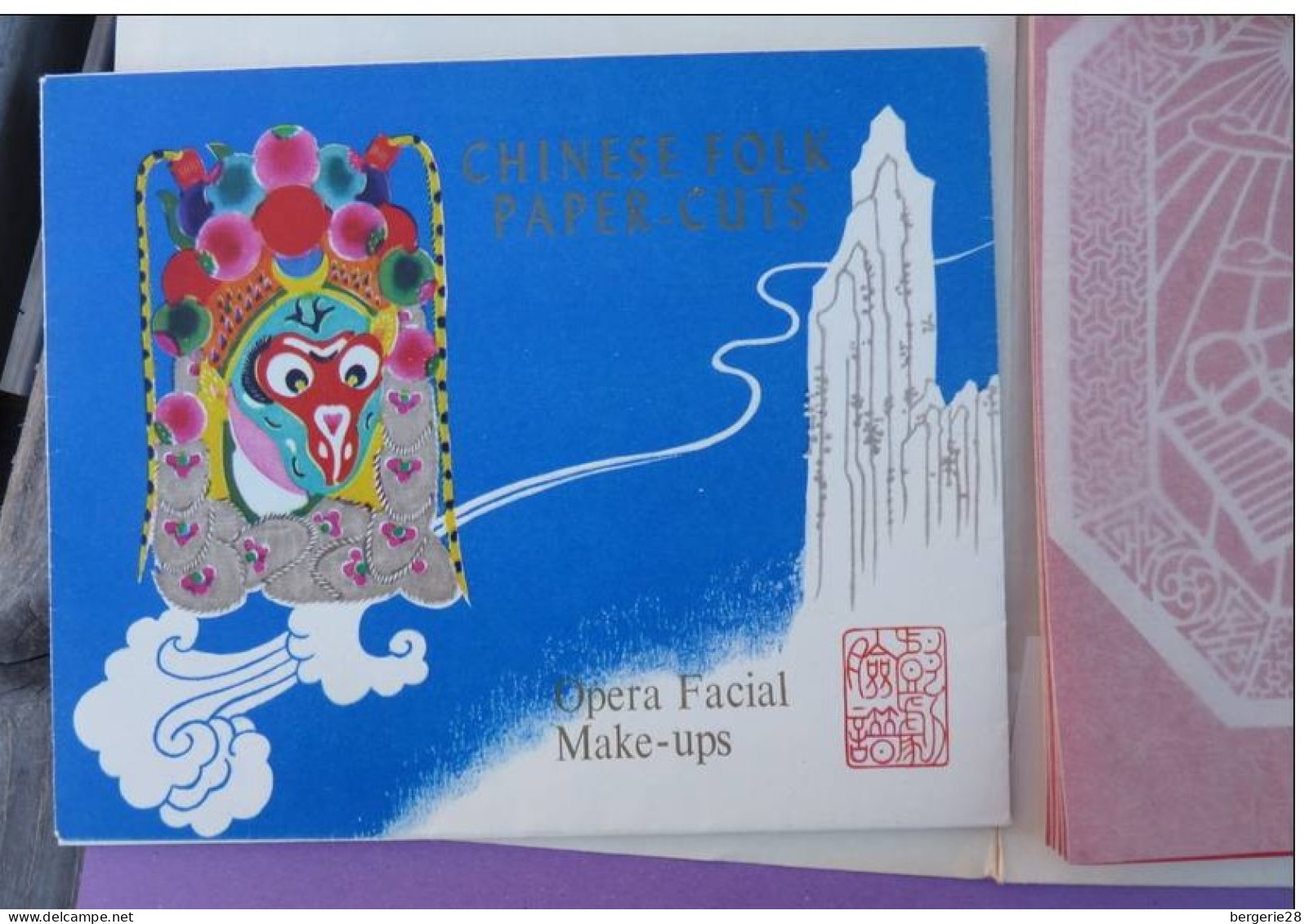 CHINESE PAPER CUTS Découpis Chinois + Opéra Facial Make Ups SUPERBE En PARFAIT ETAT (art Chinois D´une Extrême Finesse) - Otros & Sin Clasificación