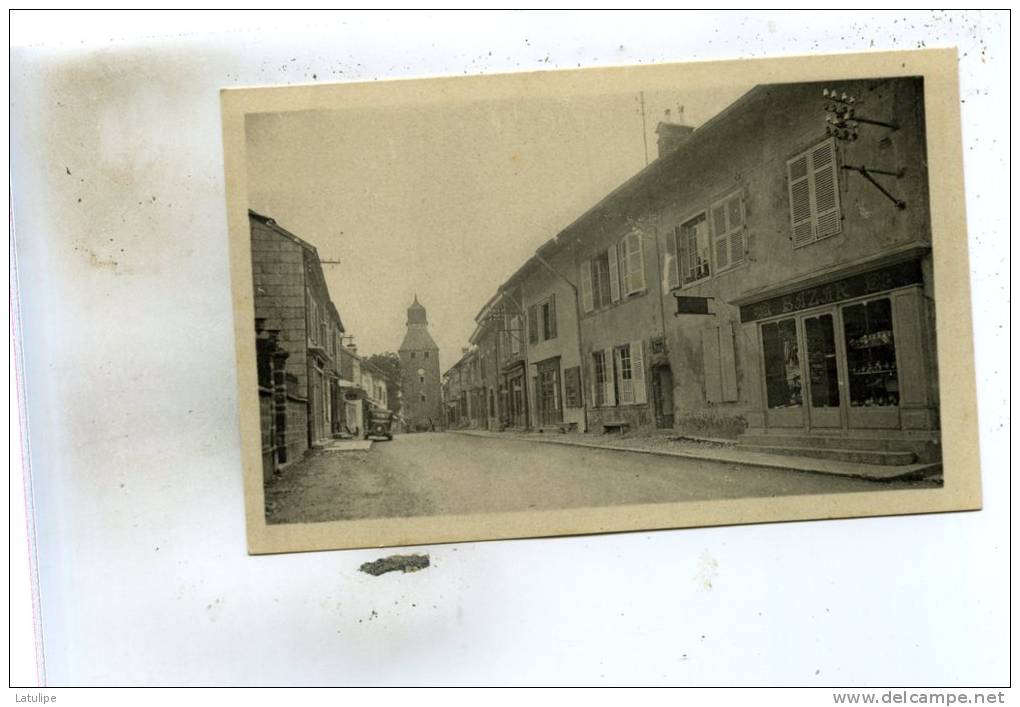 Nozeroy  39     La  Grande-Rue Et La Tour De L´Horloge  Bazar Et Voiture - Other & Unclassified