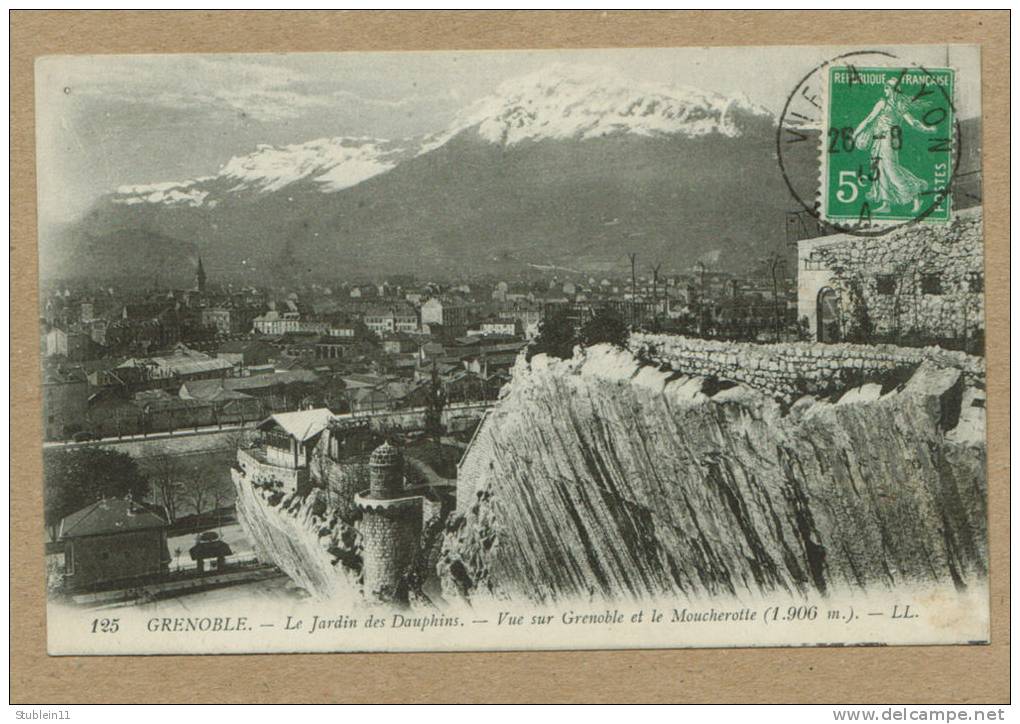 Grenoble (Isère) Vue Sur Grenoble Et Le Moucherotte, Depuis Le Jardin Des Dauphins. - Grenoble