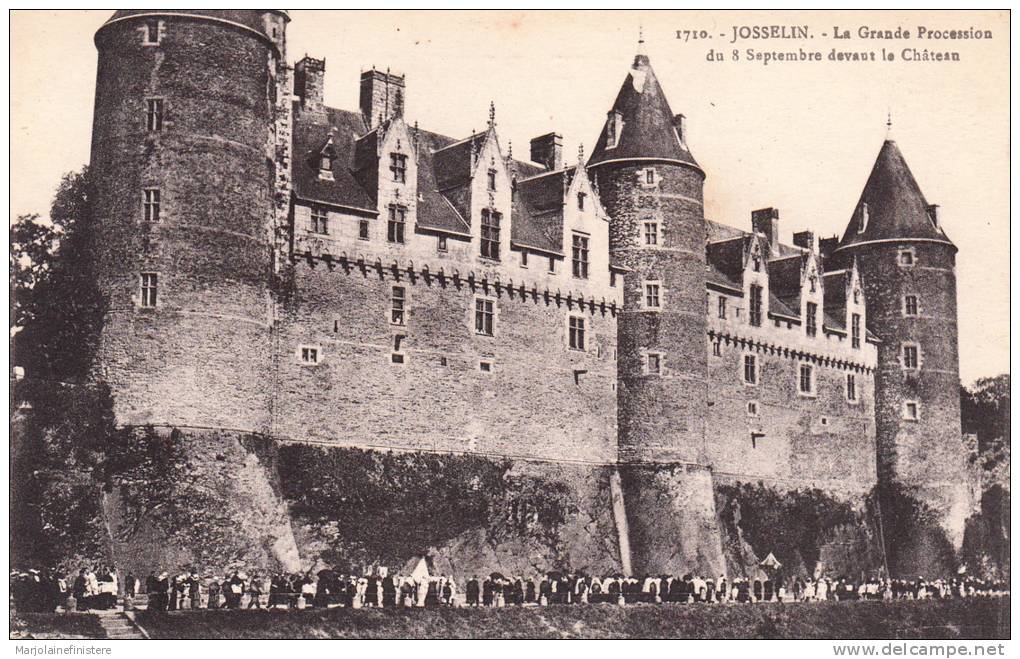 Dép. 56 - JOSSELIN. - La Grande Procession Du 8 Septembre Devant Le Château. Laurent-Nel, Rennes - Josselin