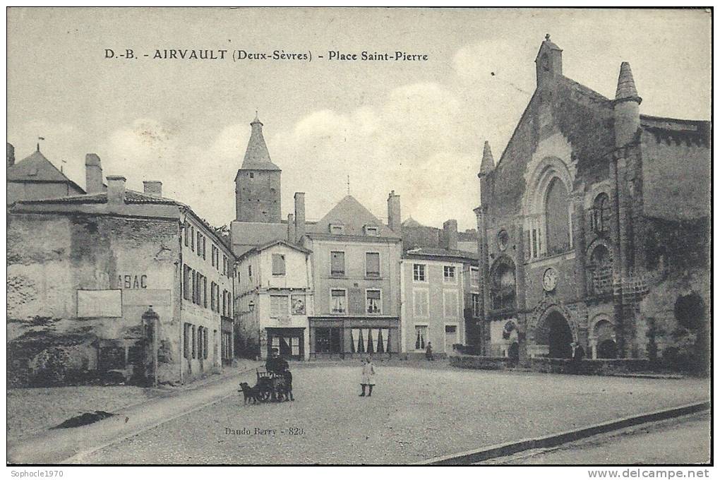 POITOU-CHARENTE - 79 - DEUX SEVRES - AIRVAULT - Place Saint Pierre (Petit Attelage De Chiens) - Airvault