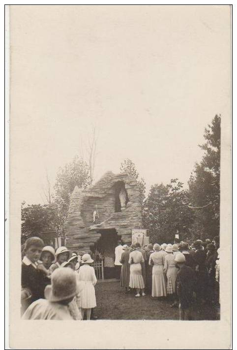 CPA PHOTO 02 HAUCOURT Procession Religieuse à La Grotte De Lourdes Animation 1934 - Autres & Non Classés